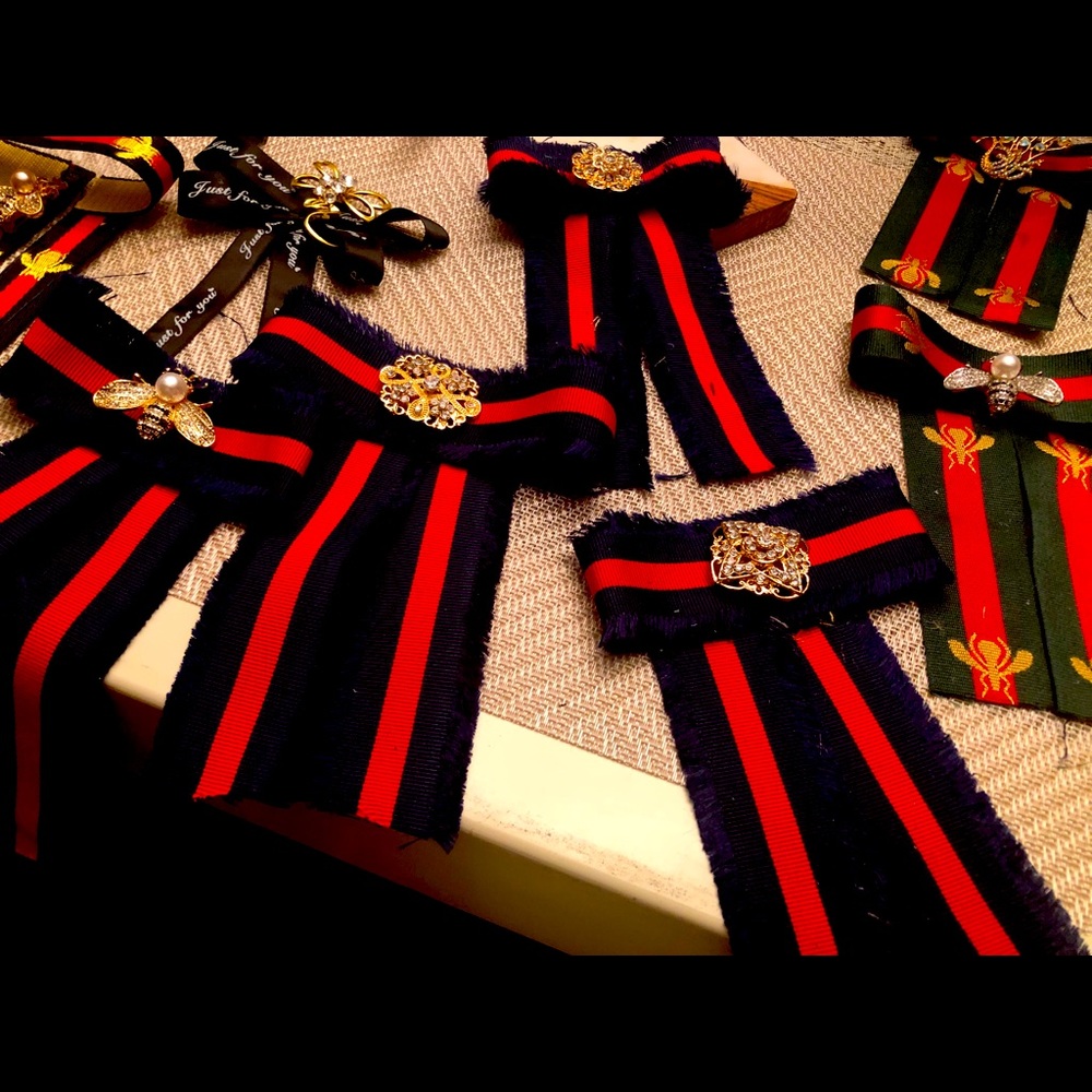 Ladies bow with broach